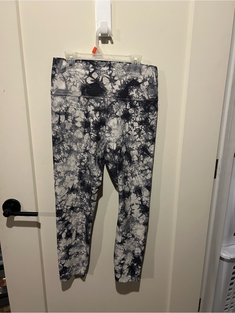 Lululemon wunder under HR pant 7/8 25” lux - Picture 3 of 7